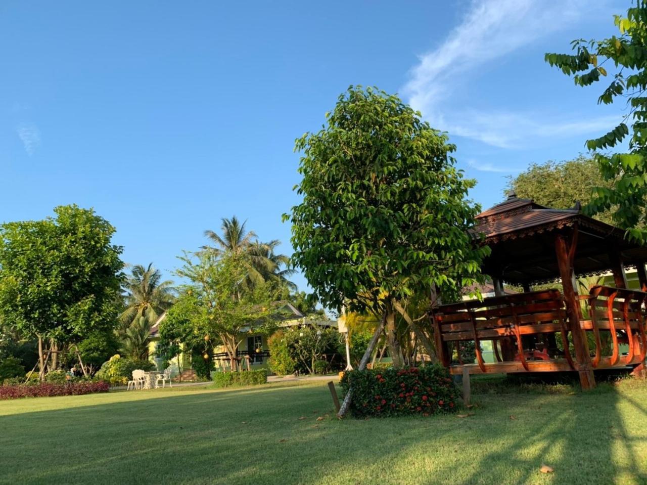 Aranya Resort Chumpon Extérieur photo