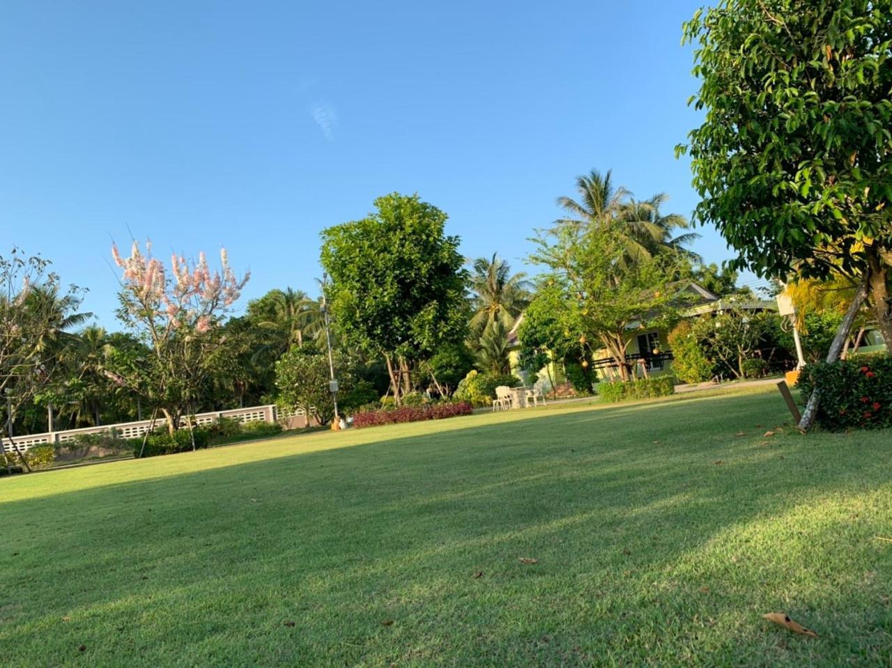 Aranya Resort Chumpon Extérieur photo