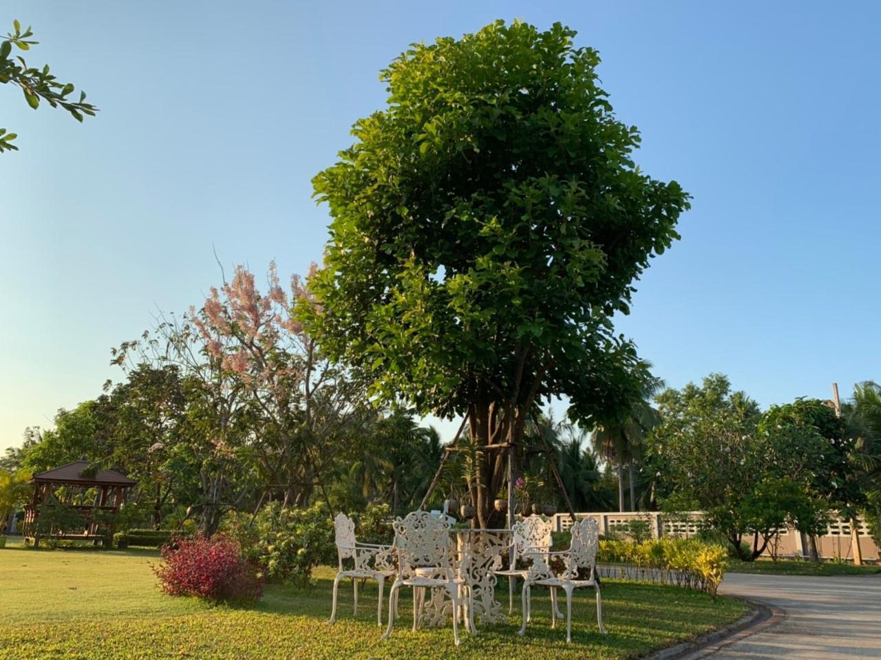 Aranya Resort Chumpon Extérieur photo